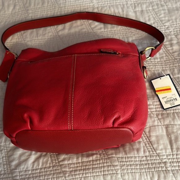 Red leather purse,tags still on . Never been used ! - Picture 4 of 5